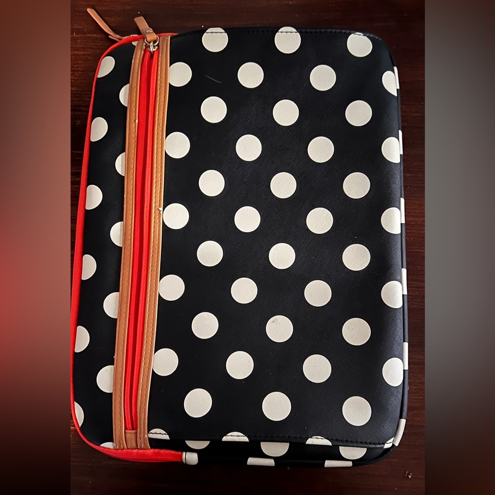 Cute polka dot laptop bag. Inside has Laptop protection foam.